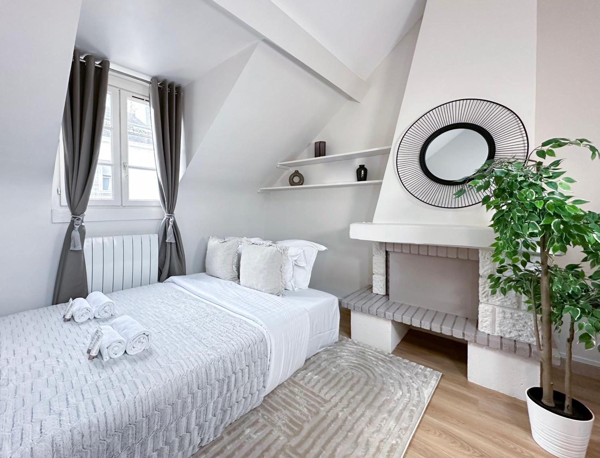 Unique & Beautiful Duplex In Saint-Germain Lägenhet Paris Exteriör bild