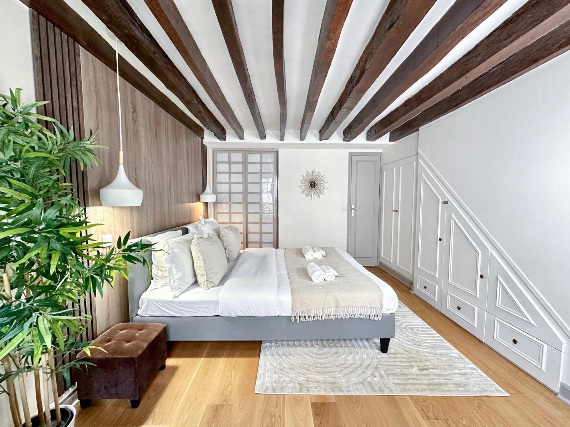 Unique & Beautiful Duplex In Saint-Germain Lägenhet Paris Exteriör bild