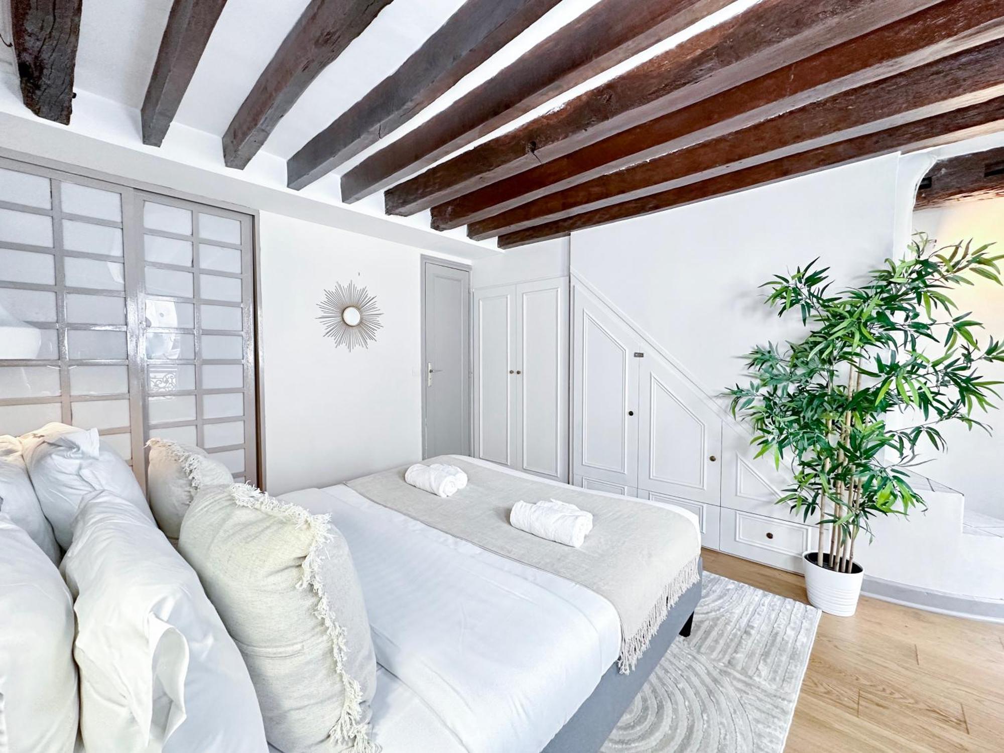 Unique & Beautiful Duplex In Saint-Germain Lägenhet Paris Exteriör bild