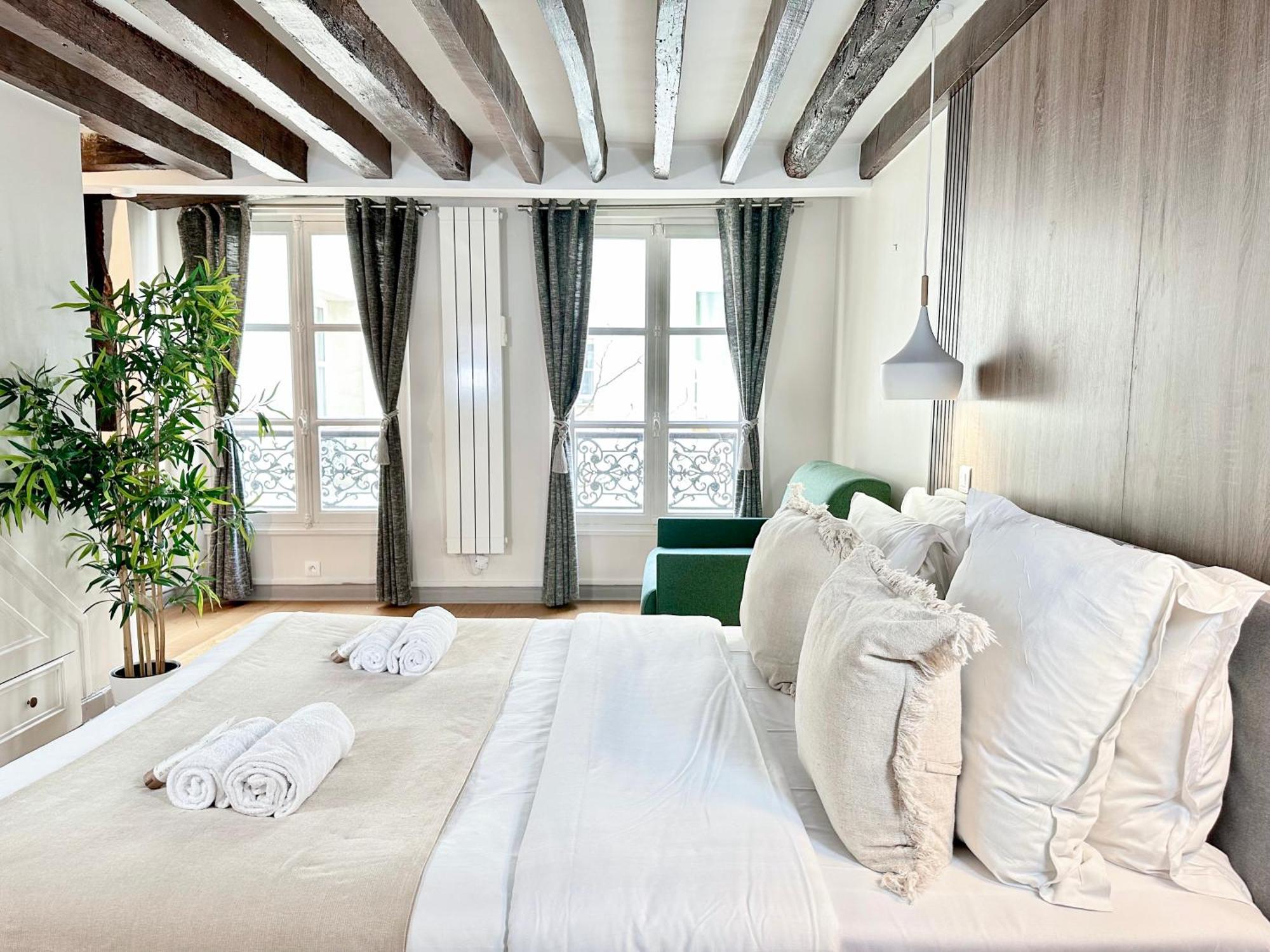 Unique & Beautiful Duplex In Saint-Germain Lägenhet Paris Exteriör bild