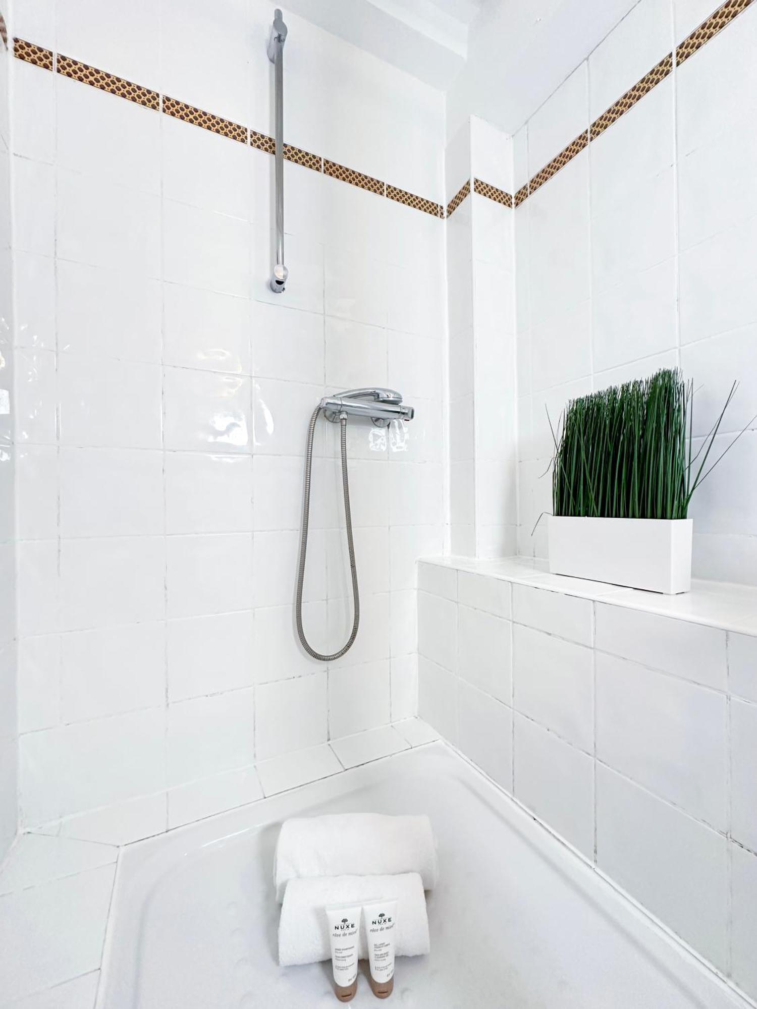Unique & Beautiful Duplex In Saint-Germain Lägenhet Paris Exteriör bild